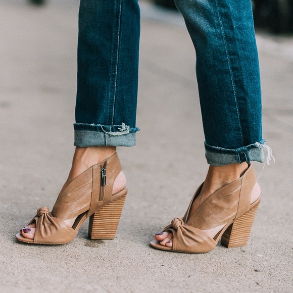 Vince Camuto Shoes - **SOLD**Brown Leather Tan Nude Chunky Heels Sandal